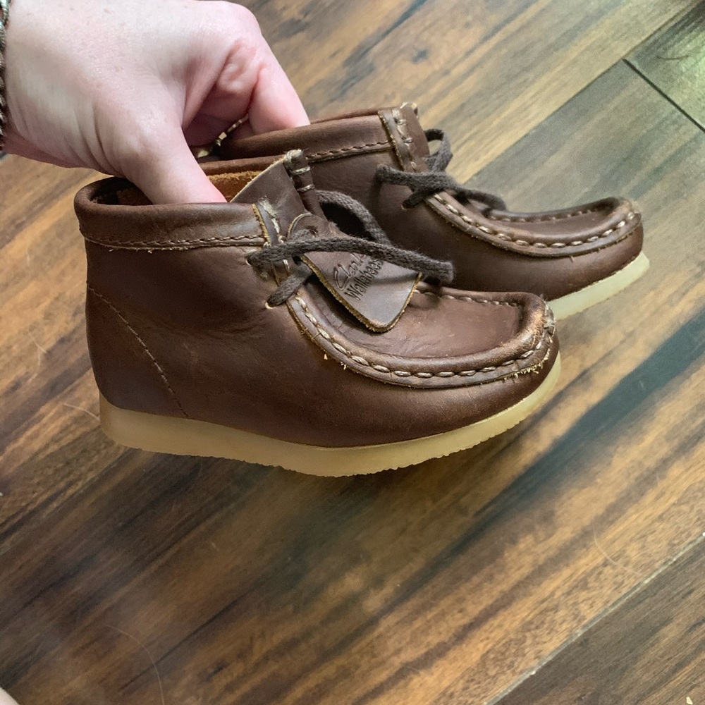 Clark’s wallabees size 6.5
